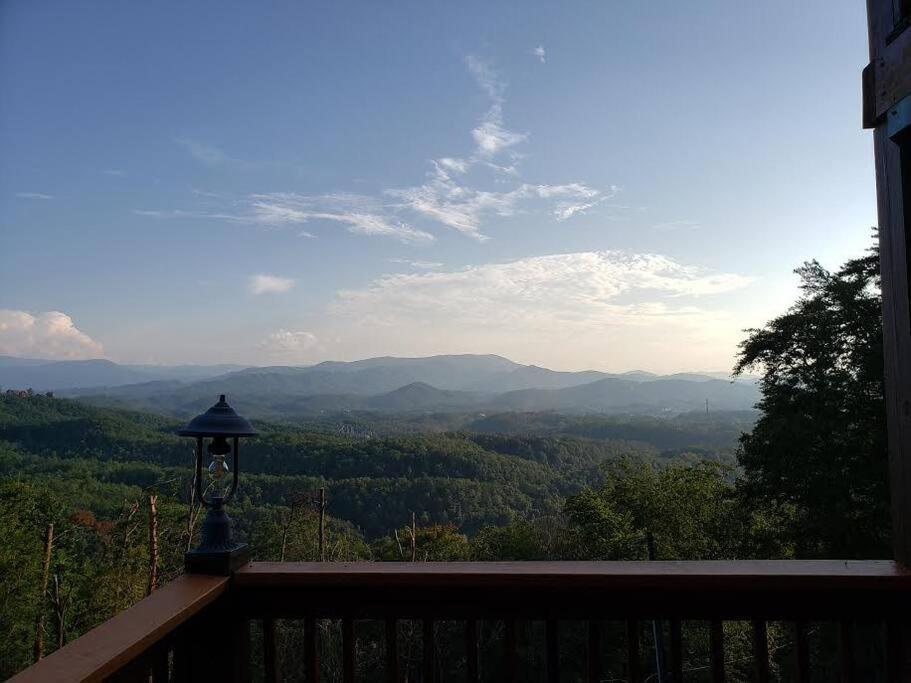 セバービル Yogi'S Den: Breathtaking Views! 3 Min To Dollywood, On 1 Acre!ヴィラ エクステリア 写真