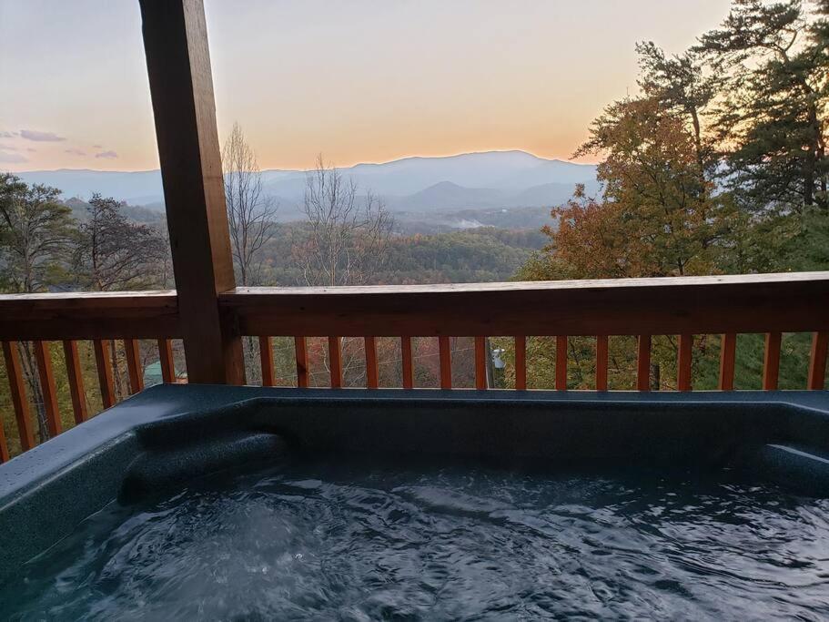 セバービル Yogi'S Den: Breathtaking Views! 3 Min To Dollywood, On 1 Acre!ヴィラ エクステリア 写真