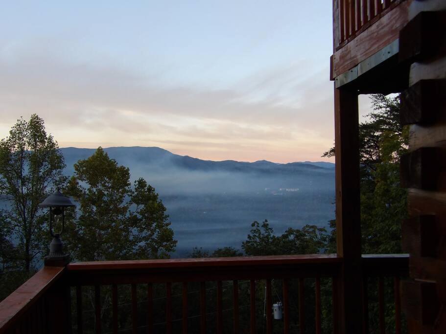 セバービル Yogi'S Den: Breathtaking Views! 3 Min To Dollywood, On 1 Acre!ヴィラ エクステリア 写真