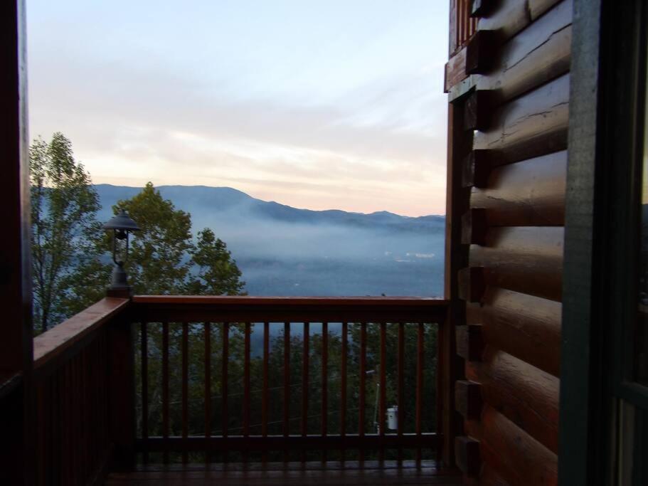 セバービル Yogi'S Den: Breathtaking Views! 3 Min To Dollywood, On 1 Acre!ヴィラ エクステリア 写真