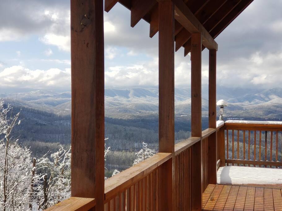 セバービル Yogi'S Den: Breathtaking Views! 3 Min To Dollywood, On 1 Acre!ヴィラ エクステリア 写真