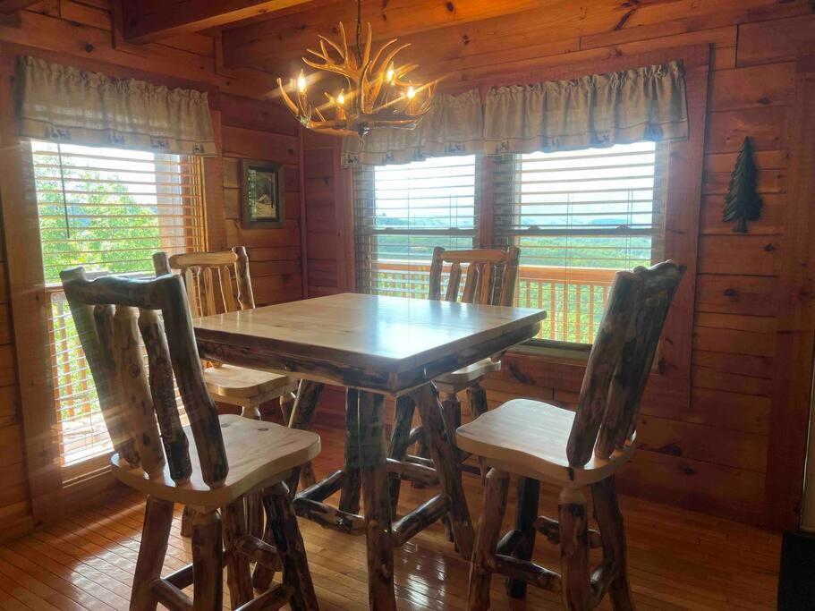セバービル Yogi'S Den: Breathtaking Views! 3 Min To Dollywood, On 1 Acre!ヴィラ エクステリア 写真