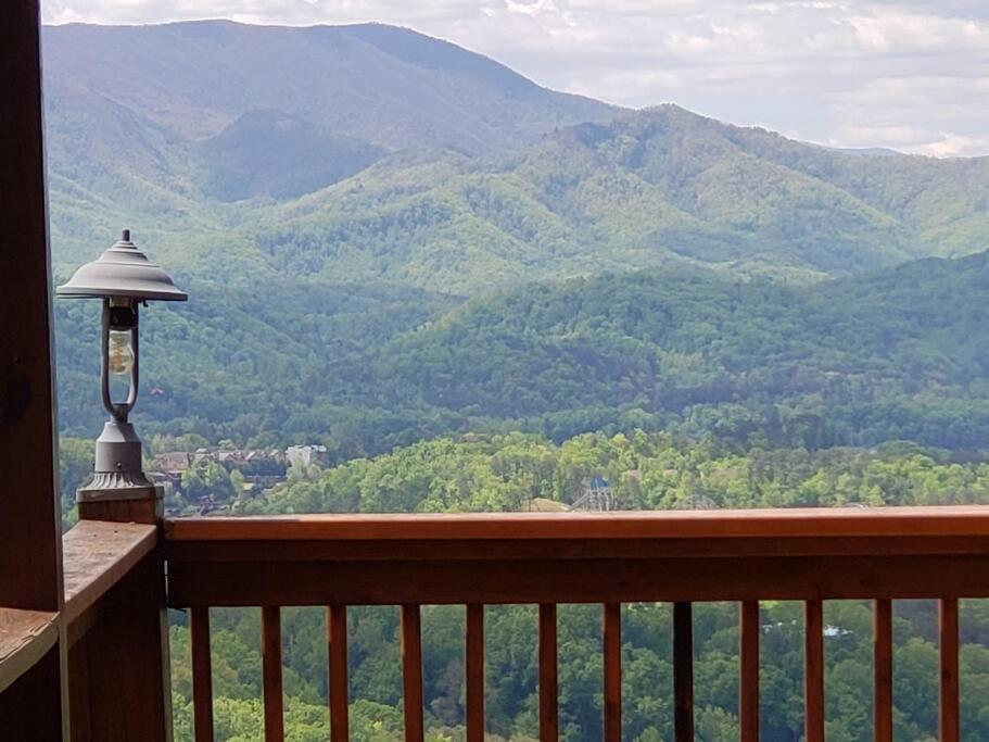 セバービル Yogi'S Den: Breathtaking Views! 3 Min To Dollywood, On 1 Acre!ヴィラ エクステリア 写真