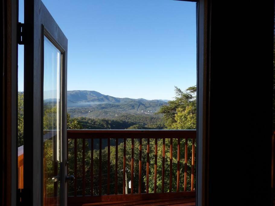 セバービル Yogi'S Den: Breathtaking Views! 3 Min To Dollywood, On 1 Acre!ヴィラ エクステリア 写真